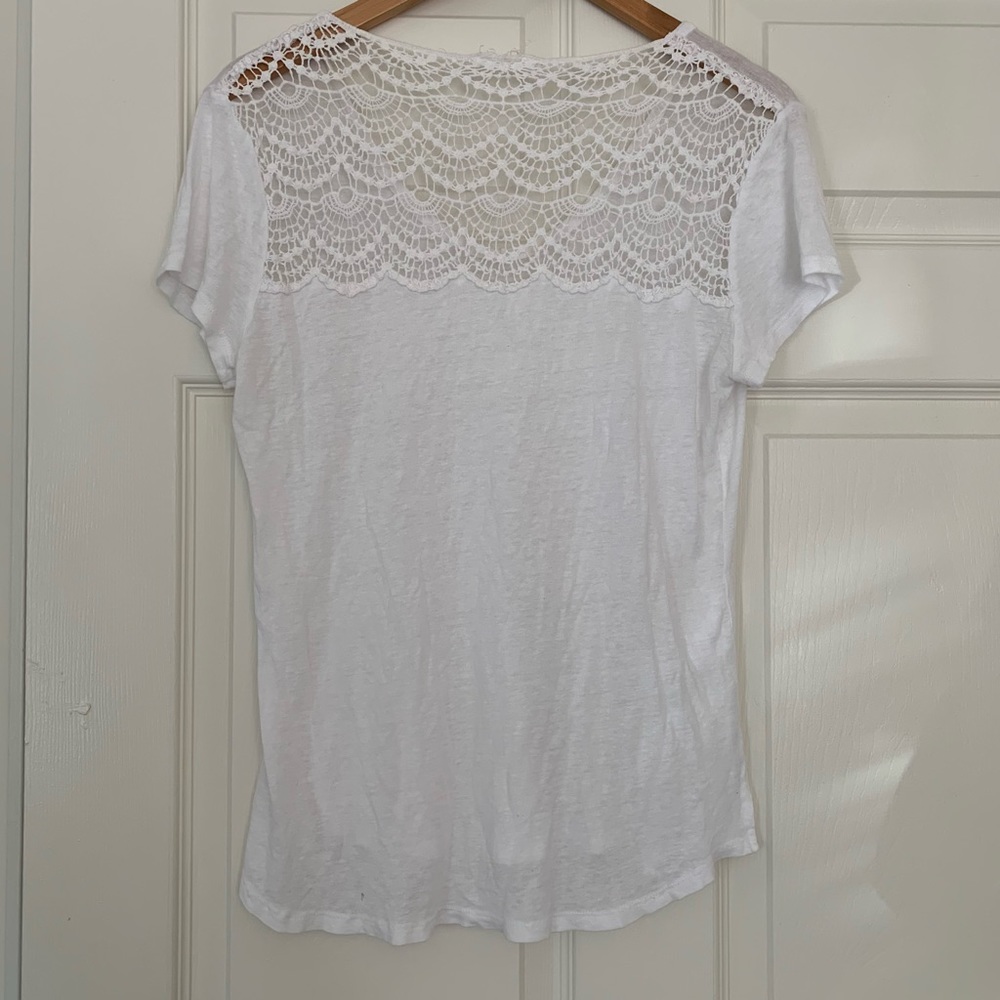Flowy white tshirt SZ medium lace decoration